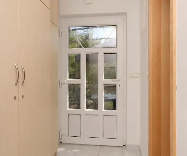5464d Appartamento Pinezići